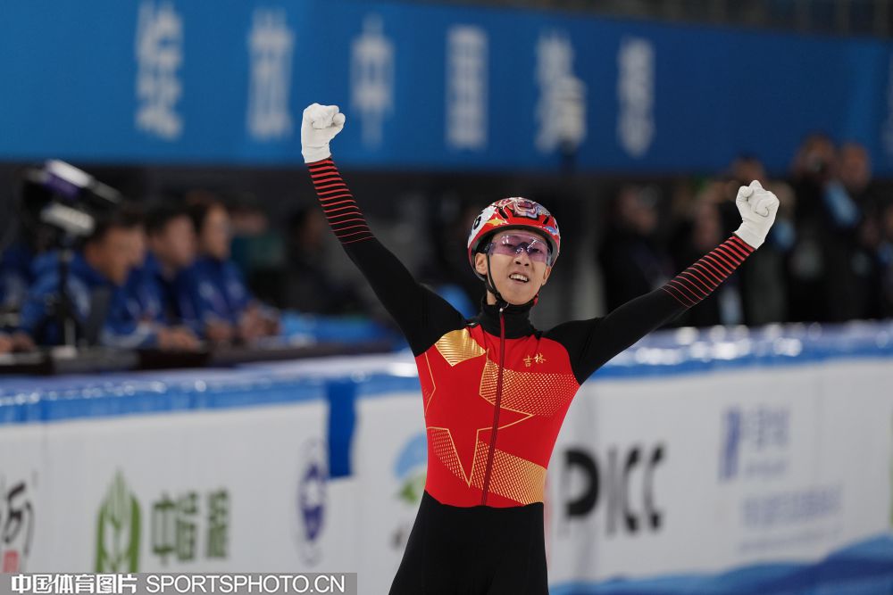 球衣颜色相近？当值主裁把维罗纳与乌迪内斯搞混了